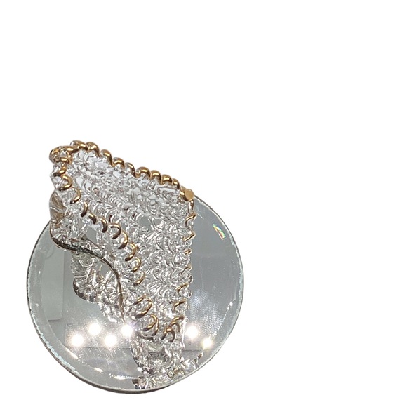 Handblown Clear Glass Grand Piano on a round mirror - Picture 5 of 6